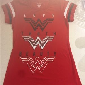 Wonder women Red T-Shirt. Size M